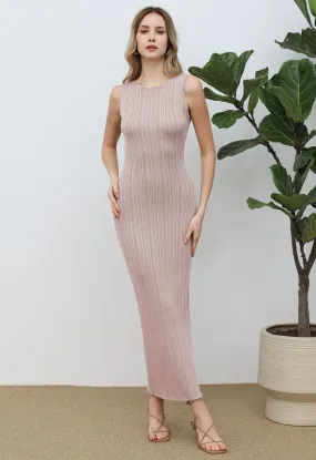 Robe longue en tricot sans manches moulante au dos fendu en rose